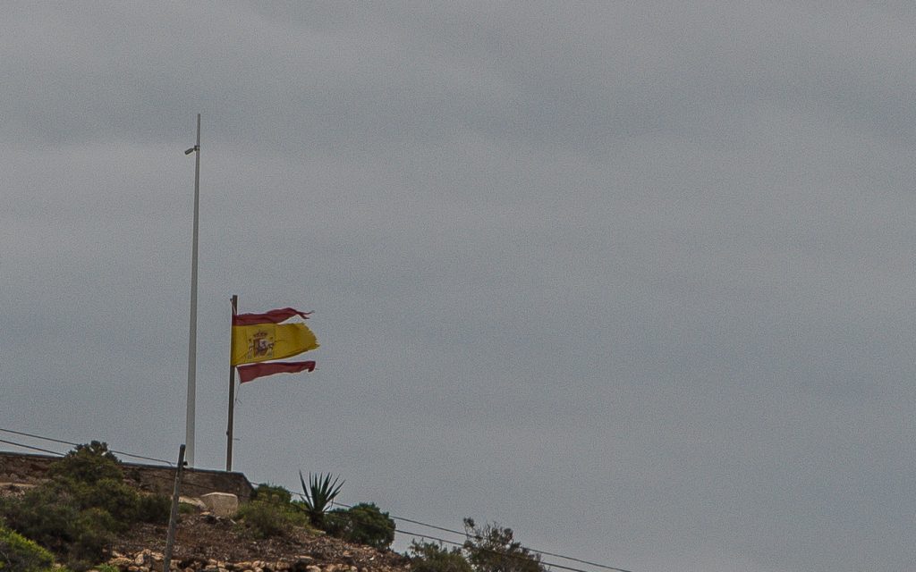 Spanisches Banner trotze dem Sturm