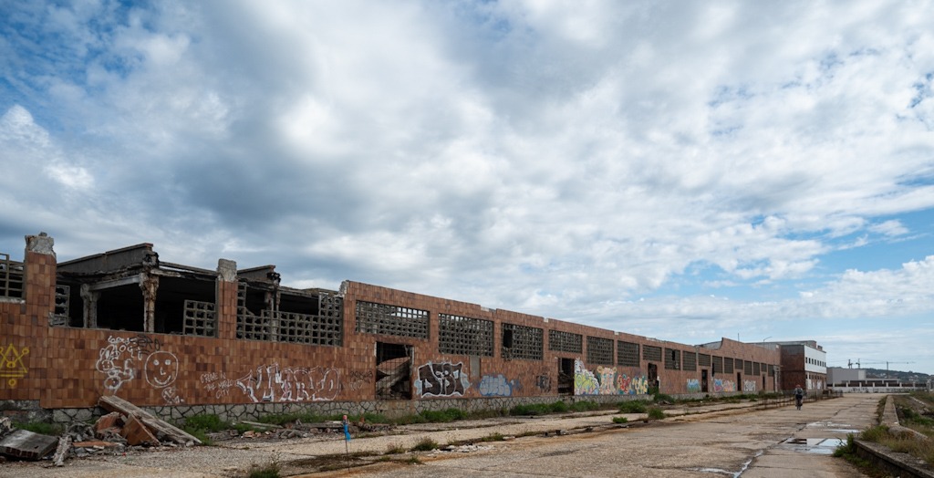 Ruine der alten Muschelreinigungsfabrik von Aguiño