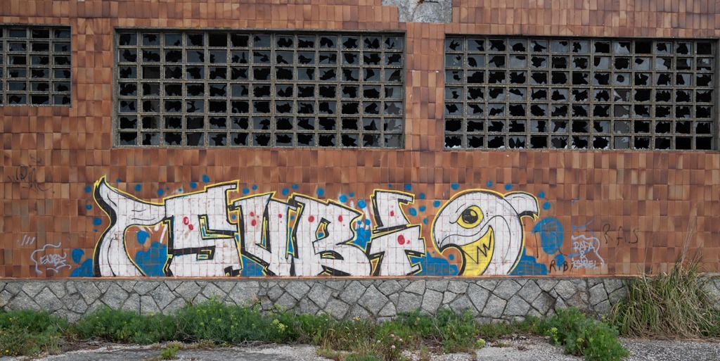 Ruine der alten Muschelreinigungsfabrik von Aguiño