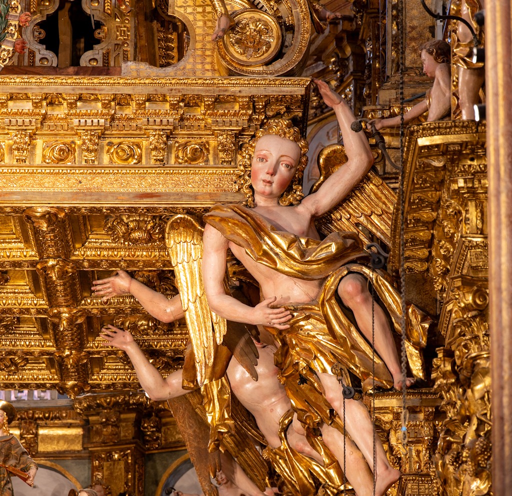 Engel trägt den Baldachin - Kathedrale Santiago de Compostela